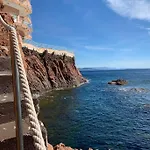 Cap Neree Petit Coin De Paradis Pieds Dans L Eau Saint-Raphael (Var)