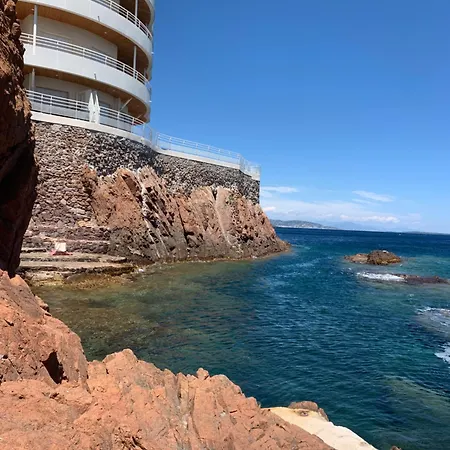 Cap Neree Petit Coin De Paradis Pieds Dans L Eau * Saint-Raphaël